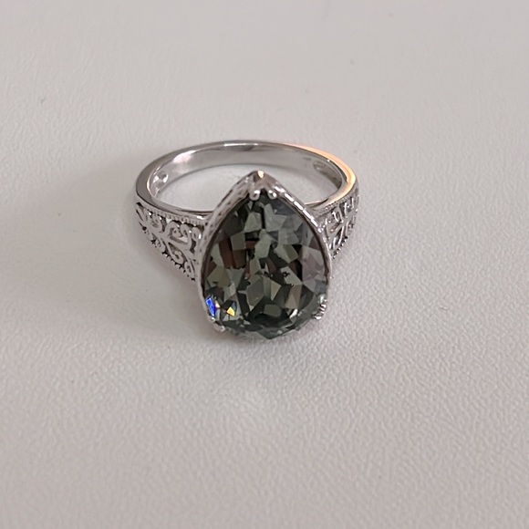 Sterling Silver Pear Shaped Gemstone Antique Style Ring - Picture 4 of 13